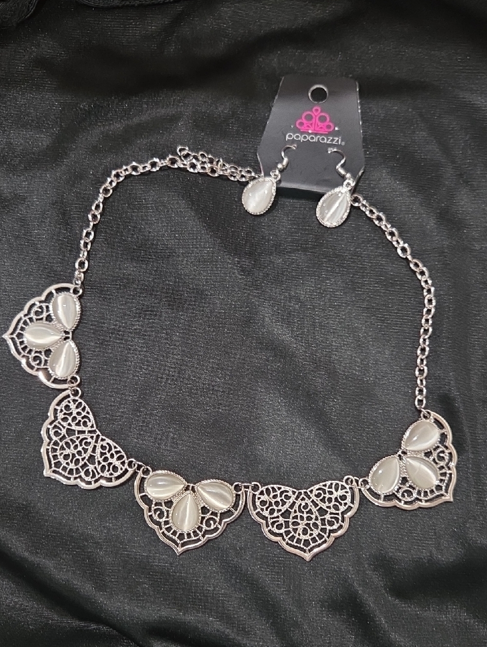 Paparazzi Silver and Cream Cateye Filigree Teardrop Necklace